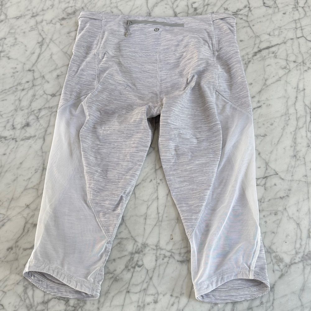 Lululemon High Waisted Capri Leggings With Mesh Gray and White Size 10